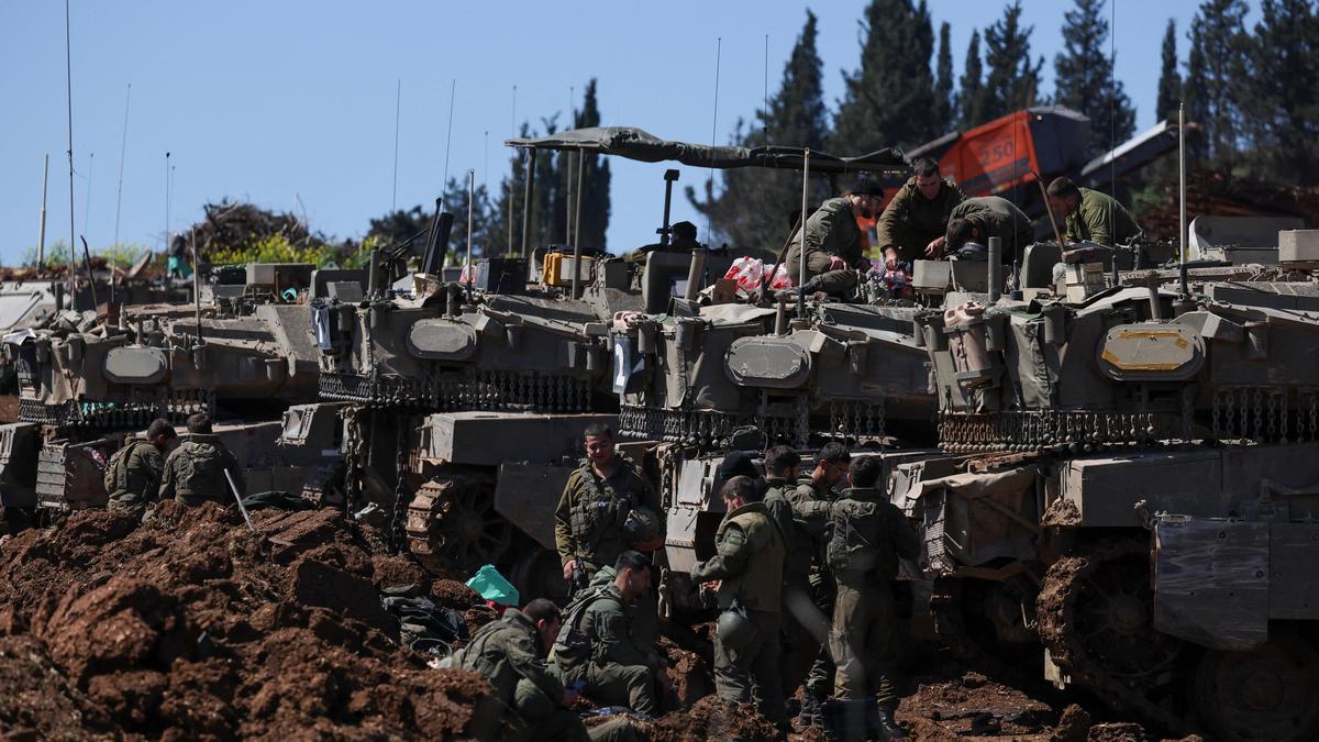 रक्षा प्रमुख ने कहा कि इजराइल की सेना दक्षिणी लेबनान के हिस्से पर कब्जा कर लेगी