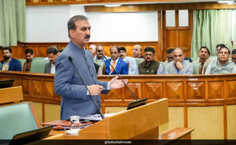 राज्य पर कर्ज के कारण हिमाचल के मुख्यमंत्री, मंत्रिपरिषद के वेतन में देरी