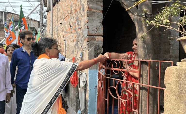 'रीढ़ की हड्डी नहीं बिकी': मां का दर्द, बंगाल चुनाव में न्याय की लड़ाई तेज