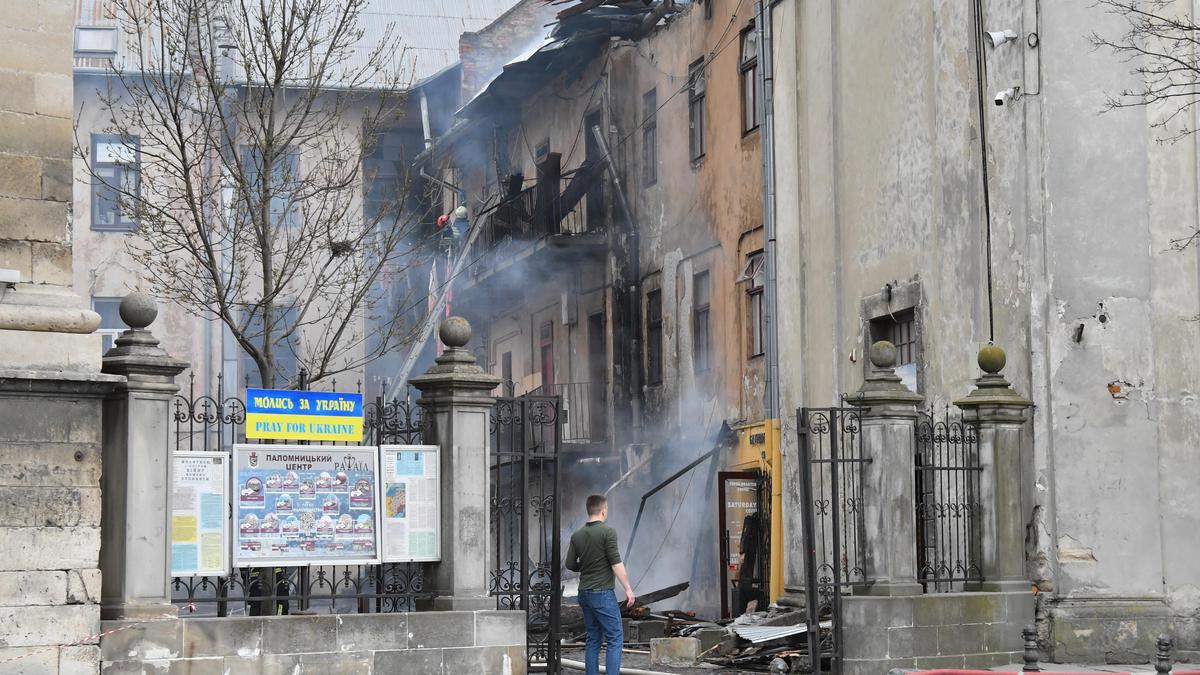 रूस ने अपने वसंत आक्रमण की शुरुआत का संकेत देते हुए यूक्रेन पर लगभग 400 ड्रोन दागे हैं