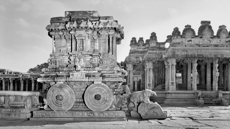 रोशनी और पत्थर में हम्पी | ऐतिहासिक प्रकाशन 'सिटी ऑफ विक्ट्री' को एक नया संस्करण मिला