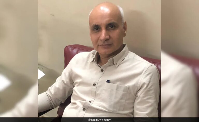 वरिष्ठ नौकरशाह वीर विक्रम यादव को विमानन निकाय का नया प्रमुख नियुक्त किया गया है