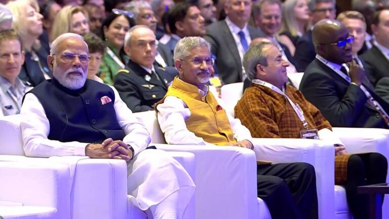 श्रीलंका और मालदीव के नेताओं का कहना है कि ईरानी जहाज के डूबने से क्षेत्र में युद्ध छिड़ गया है