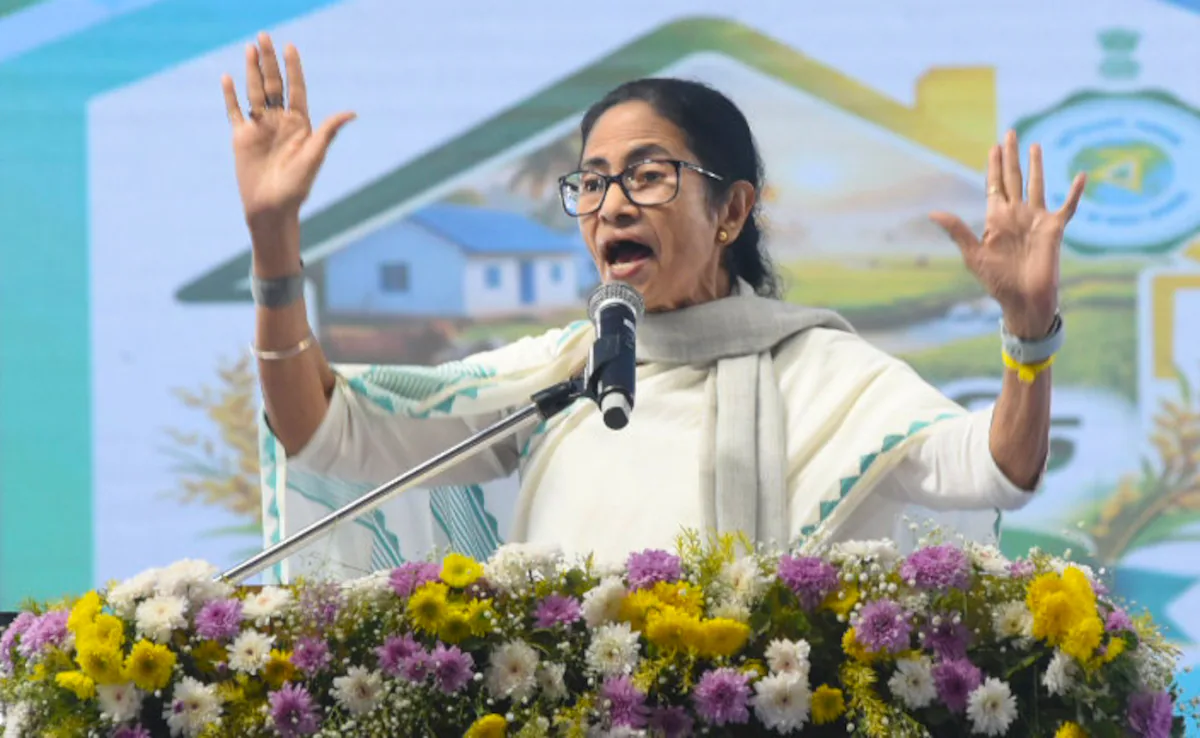 “सभी सीमाओं के पार”: अधिकारियों के तबादले पर निकाय चुनाव कराएंगी ममता बनर्जी