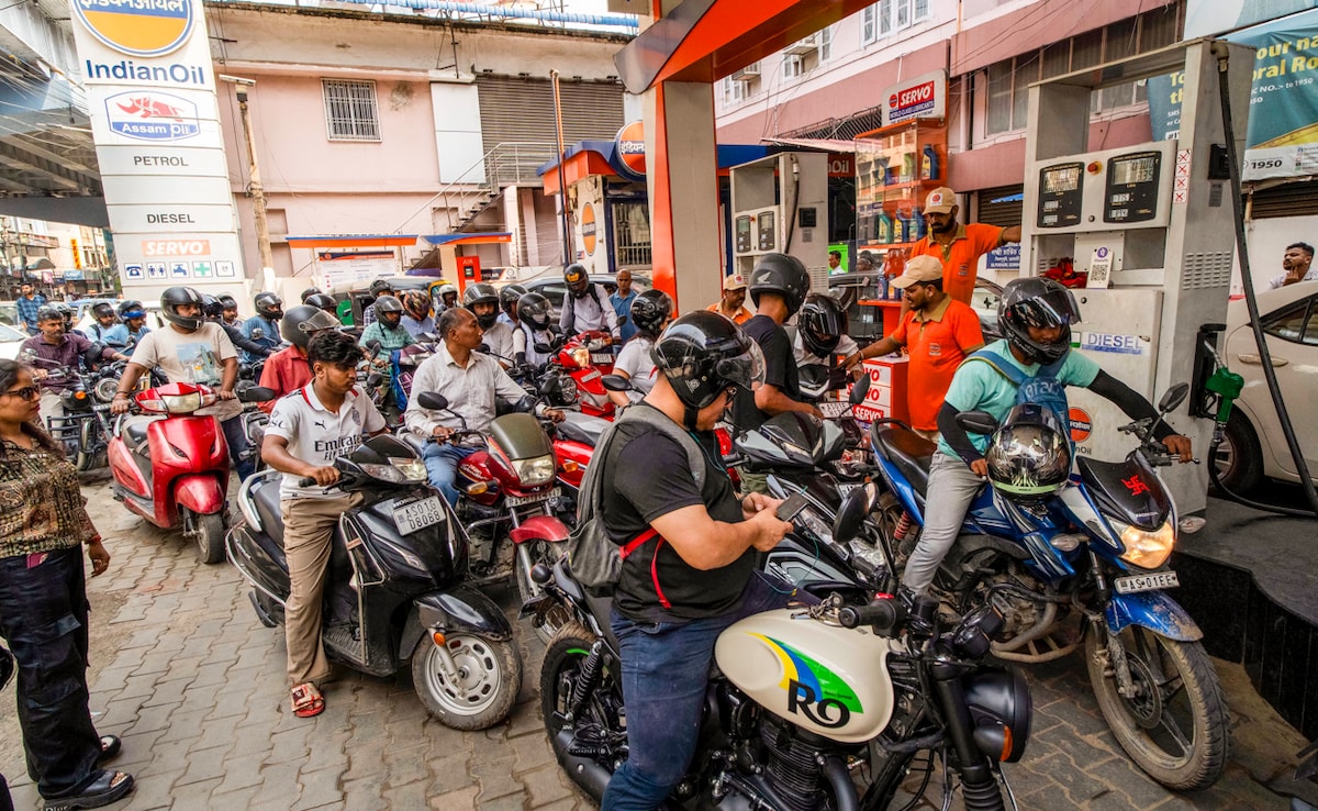‘हर 15 दिन में दरों की समीक्षा करेंगे’: पेट्रोल, डीजल पर उत्पाद शुल्क कटौती के बाद केंद्र