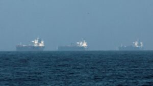 होर्मुज जलडमरूमध्य को बंद करना क्यों महत्वपूर्ण है?