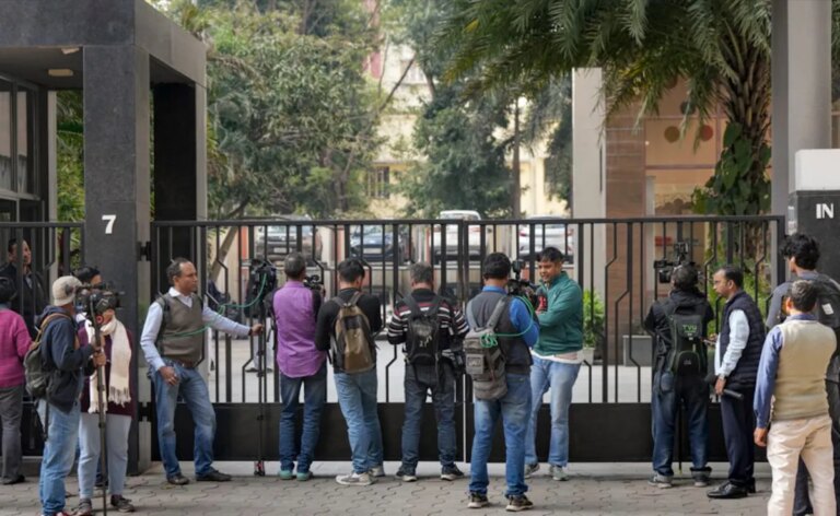 I-PAC जांच के दायरे में आने पर टीएमसी, डीएमके ने चुनाव प्रचार रणनीति को फिर से तैयार किया