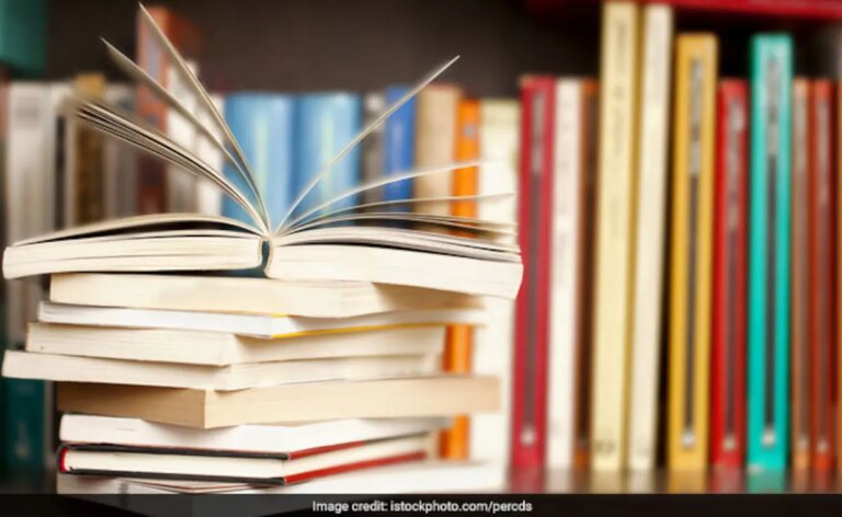 अभिभावकों को बड़ी राहत: दिल्ली सरकार ने स्कूलों को जबरन किताबें, यूनिफॉर्म खरीदने पर रोक लगा दी है