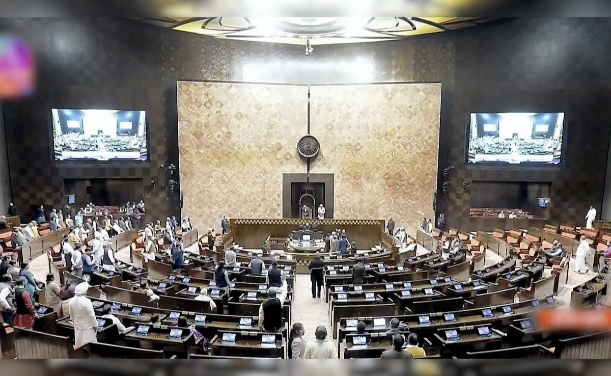 अमेरिका में भारतीय छात्रों का नामांकन लगभग 7% घटा: केंद्र ने राज्यसभा को बताया