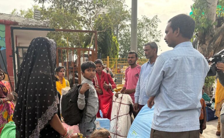 एलपीजी संकट प्रवासियों को चुपचाप दिल्ली छोड़ने पर क्यों मजबूर कर रहा है?