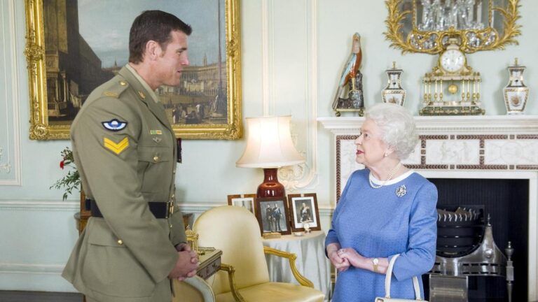 ऑस्ट्रेलिया के सबसे सम्मानित सैनिक बेन रॉबर्ट्स-स्मिथ को कथित युद्ध अपराधों के लिए गिरफ्तार किया गया