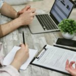 कर्मचारियों के लिए सर्वोत्तम कर-बचत बीमा योजनाएँ: वेतन के अनुसार चेकलिस्ट देखें