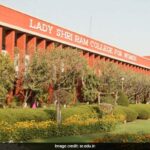 "कैंपस को अराजनीतिक रखें": एलएसआर छात्र संस्थागत तटस्थता की मांग करते हैं