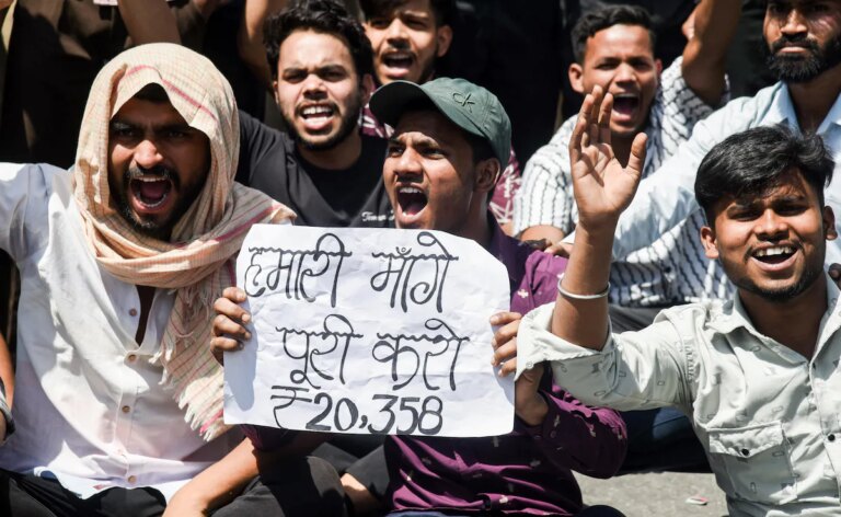 क्यूआर कोड और व्हाट्सएप ग्रुप: कैसे रातों-रात नोएडा विरोध प्रदर्शन की योजना बनाई गई