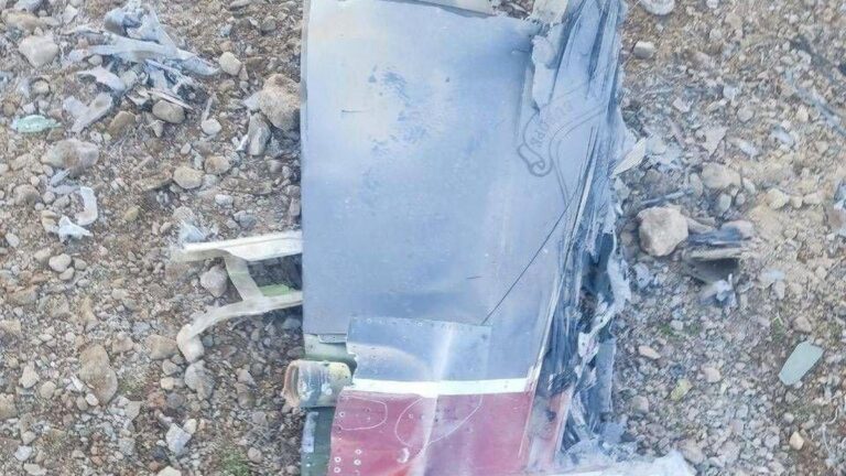 गिराए गए विमान ट्रंप के लिए नया खतरा बन गए हैं क्योंकि तेहरान लापता अमेरिकी पायलट की तलाश कर रहा है