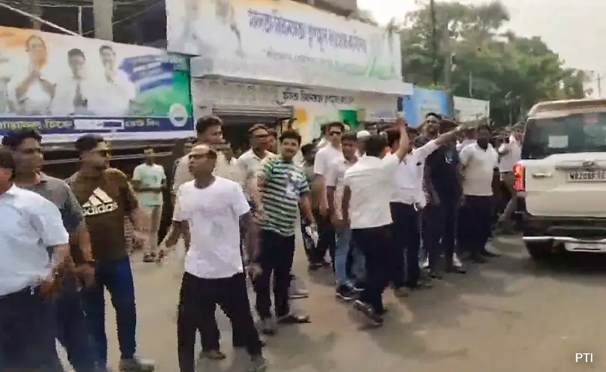 चुनाव आयोग ने ‘सिंघम’ अधिकारी विवाद के बाद बंगाल के चुनाव अधिकारी का तबादला कर दिया