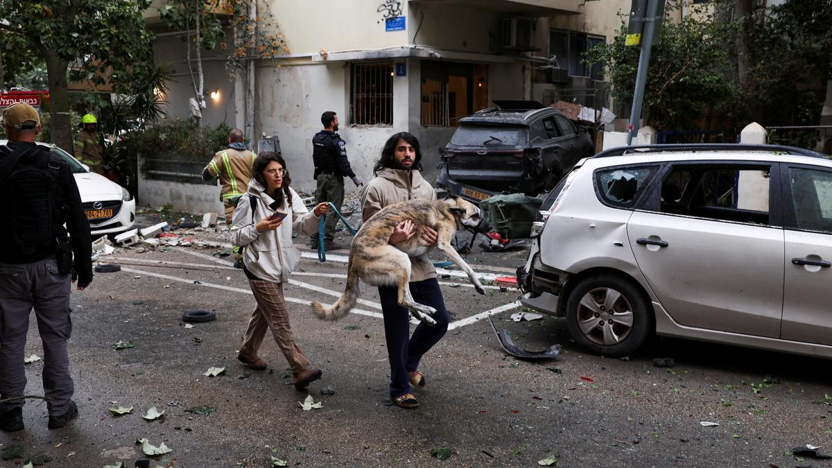 ट्रंप की धमकियों के बाद ईरान ने अमेरिका और इजराइल पर ‘कुचलने’ वाले हमले की कसम खाई है