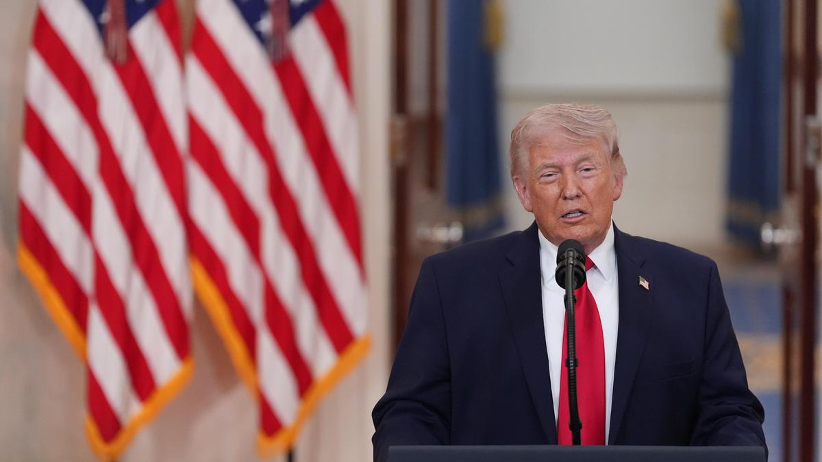 ट्रम्प द्वारा हफ़्तों तक हमले की धमकी दिए जाने के बाद ईरान ने इसराइल पर मिसाइलें दागीं