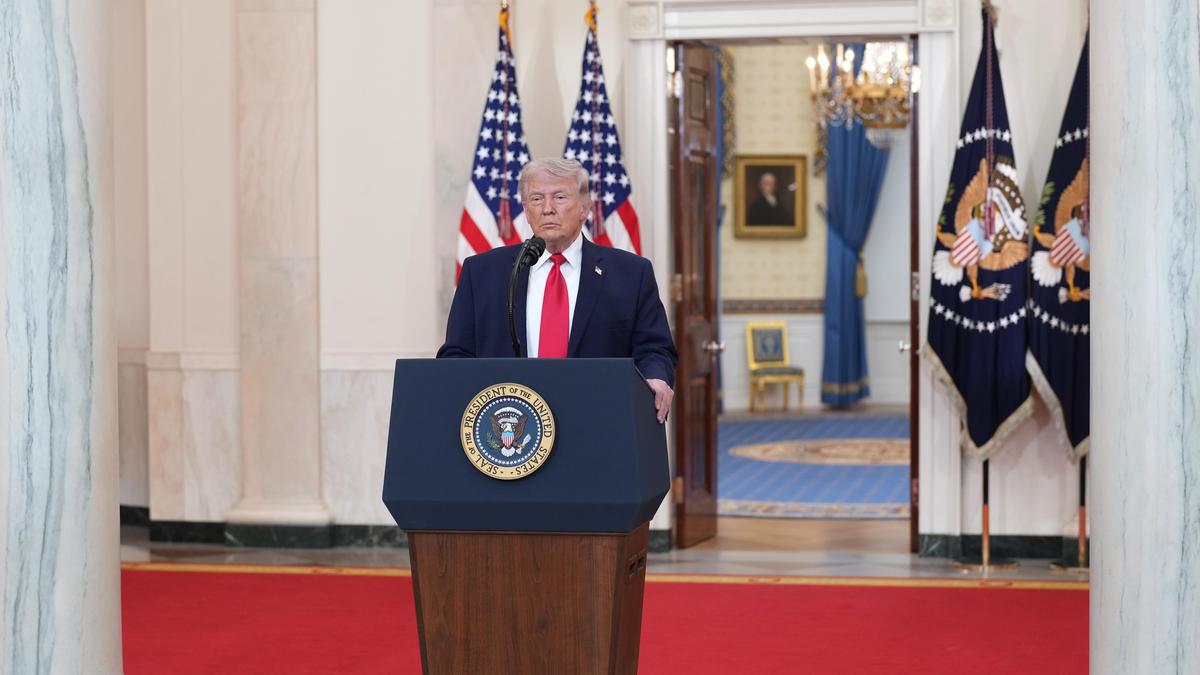 ट्रम्प ने ‘लिबरेशन डे’ की सालगिरह पर कुछ पेटेंट दवाओं पर 100% टैरिफ का खुलासा किया