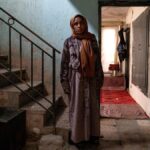 पाकिस्तानी बमबारी में सैकड़ों लोगों की मौत के बाद अफगानी मां ने न्याय की मांग की है