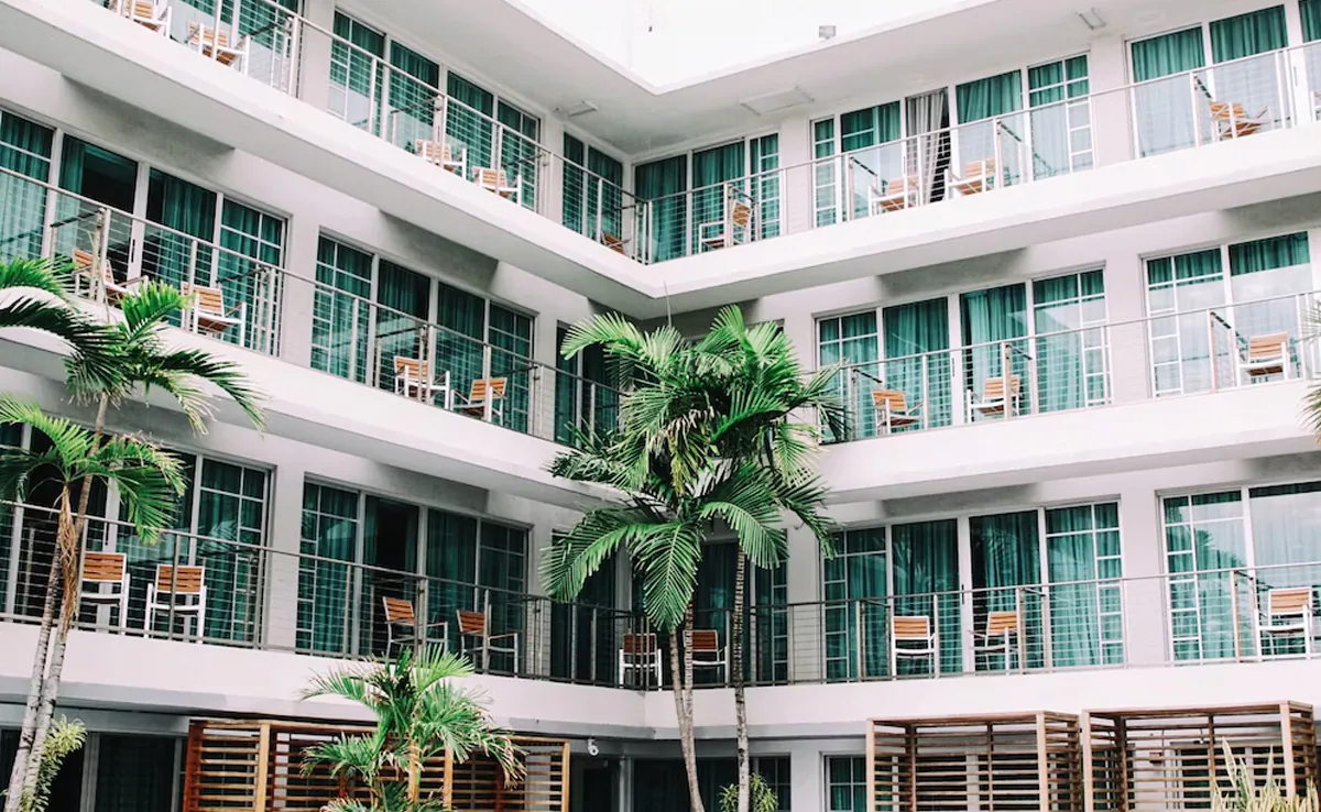 बंगाल के लिए चुनाव आयोग का नया आदेश मतदान से पहले होटलों में बाहरी लोगों के प्रवेश पर प्रतिबंध लगाता है