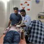 बिहार के सरकारी अस्पताल में मरीज की सिलाई करते दिखे 'मुन्ना भाई'