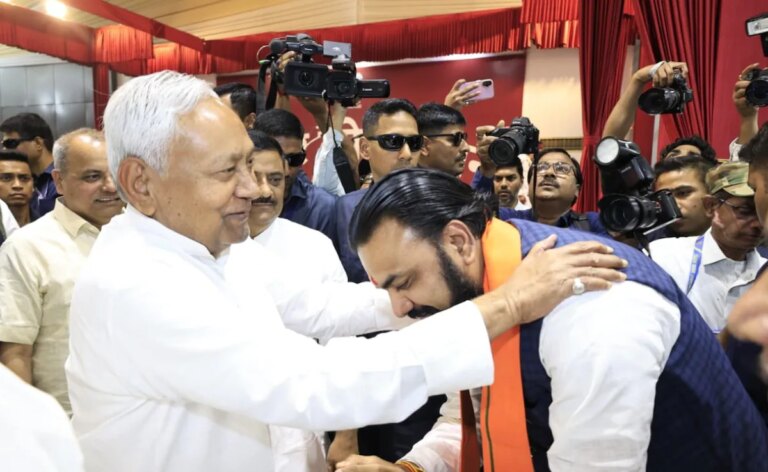 भाजपा के मुख्यमंत्री के नेतृत्व वाली नई बिहार सरकार पर नीतीश कुमार की बड़ी छाप