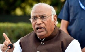 मल्लिकार्जुन खड़गे को पीएम मोदी की 'आतंकवादी' टिप्पणी पर चुनाव आयोग का नोटिस