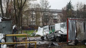 यूक्रेन का कहना है कि 'प्रमुख' रूसी मिसाइल और ड्रोन हमलों में दस लोग मारे गए