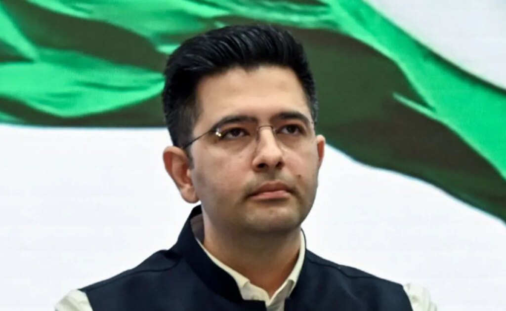 राघव चड्ढा बीजेपी के लिए अरविंद केजरीवाल के लिए झटका हैं. 6 और सांसद भी बदलेंगे