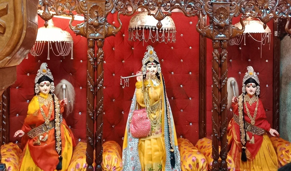 राधा रानी नाम जप: तनाव और चिंता का अचूक समाधान, राधा रानी के ये नाम देंगे आपको मानसिक शांति