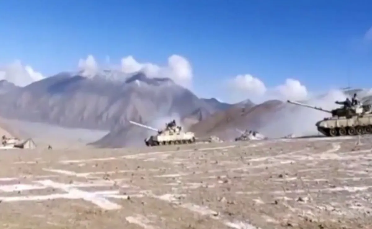 विशेष: पूर्व सेना प्रमुख ने चीन के साथ टकराव के दौरान “त्याग दिए जाने” से इनकार किया