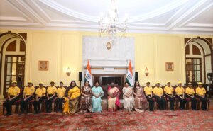 शक्तिसत: स्कूली छात्राओं की शक्ति से संचालित चंद्रमा