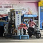 संख्याओं में: यूरोप में 70% बढ़ोतरी के बावजूद भारत ने ईंधन की कीमतें कैसे कम रखीं?