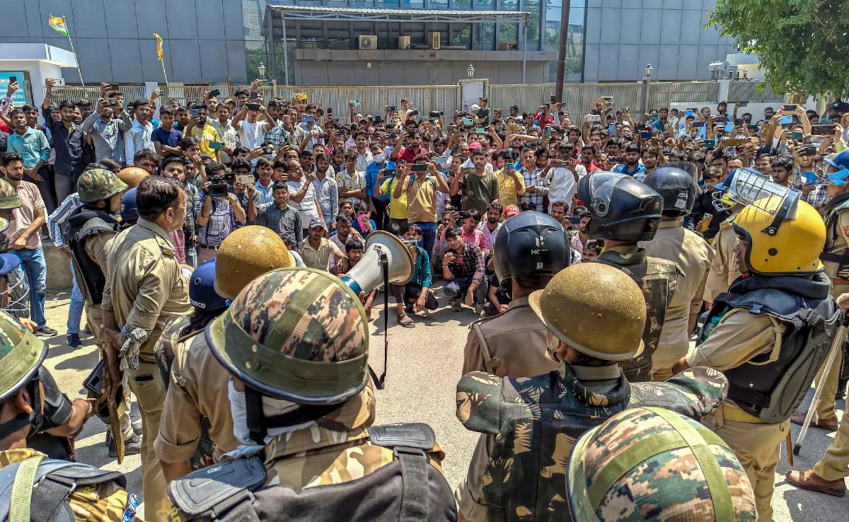 होर्मुज जलडमरूमध्य युद्ध अब नोएडा तक पहुंच गया है. क्या आपका काम आगे है?