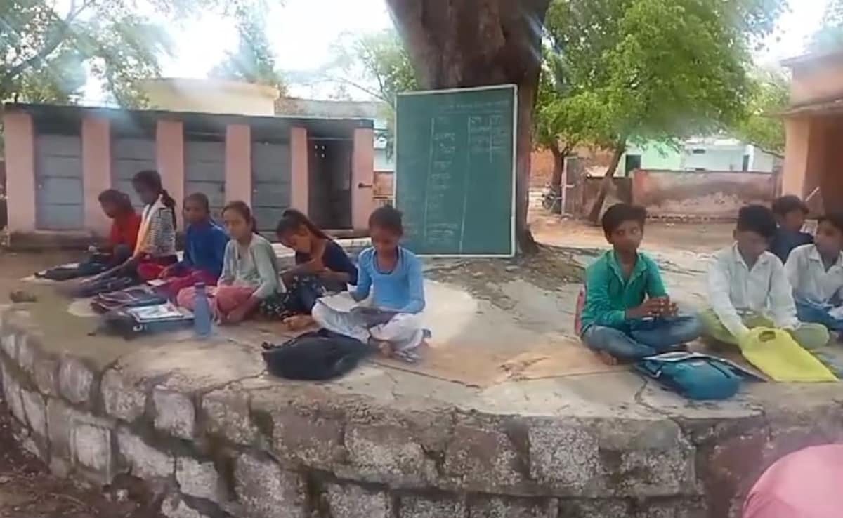 1 लाख से अधिक स्कूलों में बिजली की कमी, 98,500 लड़कियों के पास शौचालय नहीं: नीति आयोग की रिपोर्ट