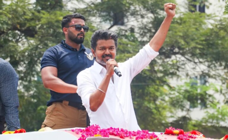 5 दिन, 4 बैठकों के बाद विजय ने आज तमिलनाडु के मुख्यमंत्री पद की शपथ ली