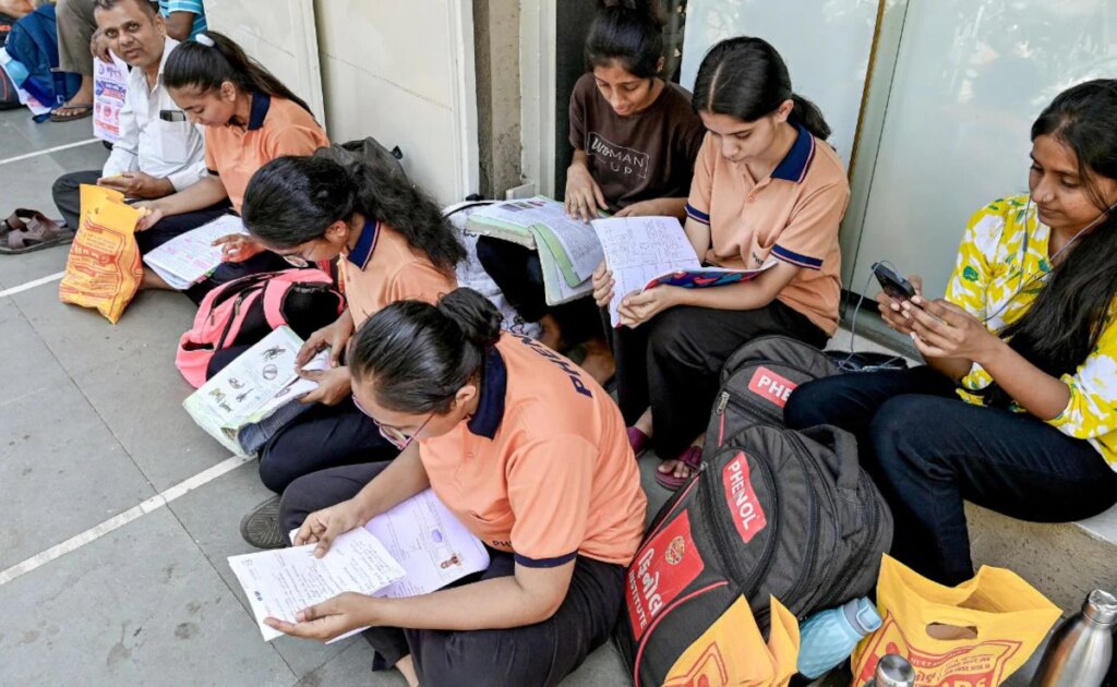 NEET UG रद्द होने पर छात्रों ने प्रतिक्रिया दी, "निराश, NTA को परीक्षा माध्यम बदलना चाहिए।"