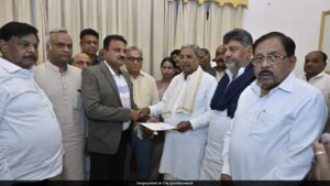 इनसाइड ट्रैक: बैकरूम मीटिंग्स जिसके कारण सिद्धारमैया को इस्तीफा देना पड़ा