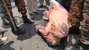 कैमरे पर, अभिषेक बनर्जी पर हमले के अगले दिन, तृणमूल सांसद पर हमला