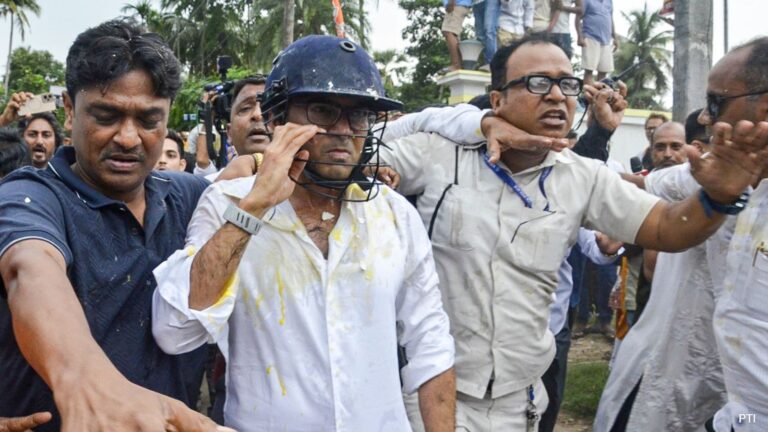 'चोर, चोर अंडे के लिए, पत्थरों के लिए: कैसे अभिषेक बनर्जी पर हमला किया गया