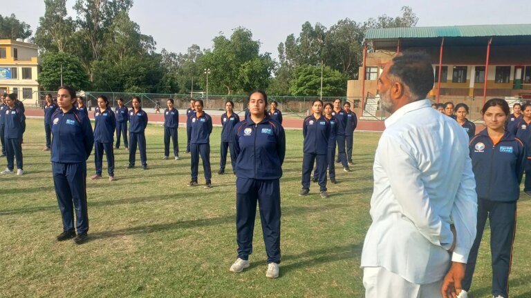 जम्मू-कश्मीर में बदलाव की बयार: ग्रामीण लड़कियां देश की सेवा के लिए पुलिस में भर्ती होने के लिए प्रशिक्षण ले रही हैं