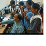 डिजिटल शिक्षा बढ़ रही है, लेकिन क्या यह सभी स्कूलों तक समान रूप से पहुंच रही है? नीति आयोग की रिपोर्ट देखें