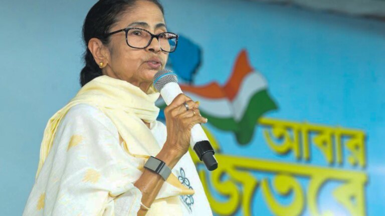 तृणमूल में बढ़ते विद्रोह के बावजूद ममता बनर्जी की ओर से आत्मनिरीक्षण का कोई संकेत नहीं