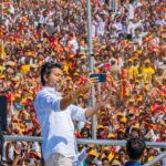'थलापति' तमिलनाडु के मुख्यमंत्री हैं। विजय ने टीवीके के 9 नेताओं के साथ शपथ ली
