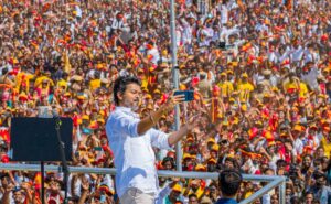 'थलापति' तमिलनाडु के मुख्यमंत्री हैं। विजय ने टीवीके के 9 नेताओं के साथ शपथ ली
