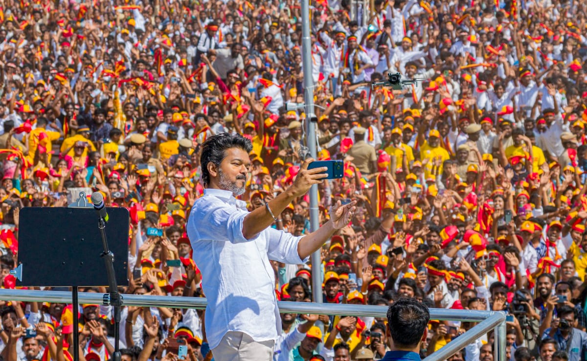 ‘थलापति’ तमिलनाडु के मुख्यमंत्री हैं। विजय ने टीवीके के 9 नेताओं के साथ शपथ ली