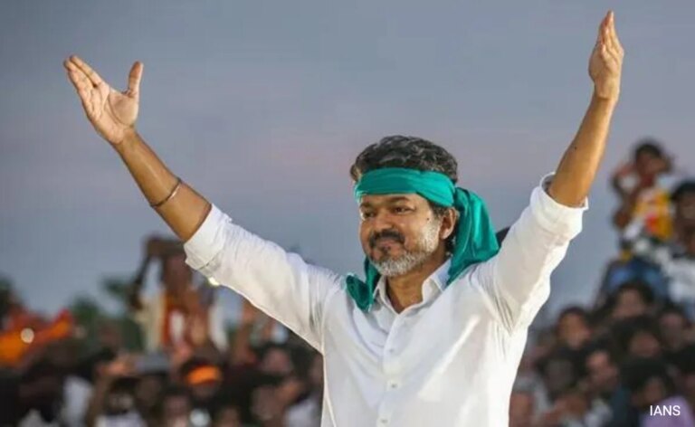 'थेलापैथीविजय फिर जीत गए. टीवीके वीसीके ने लेफ्ट सपोर्ट के साथ 118 का आंकड़ा पार किया