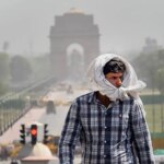 दिल्ली में पारा 44 डिग्री सेल्सियस के पार होने से गर्मी का प्रकोप जारी है.