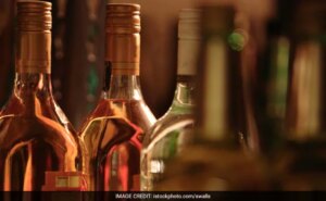 पुणे में नकली शराब पीने से 14 लोगों की मौत, टॉप बूटलेगर्स समेत 8 गिरफ्तार